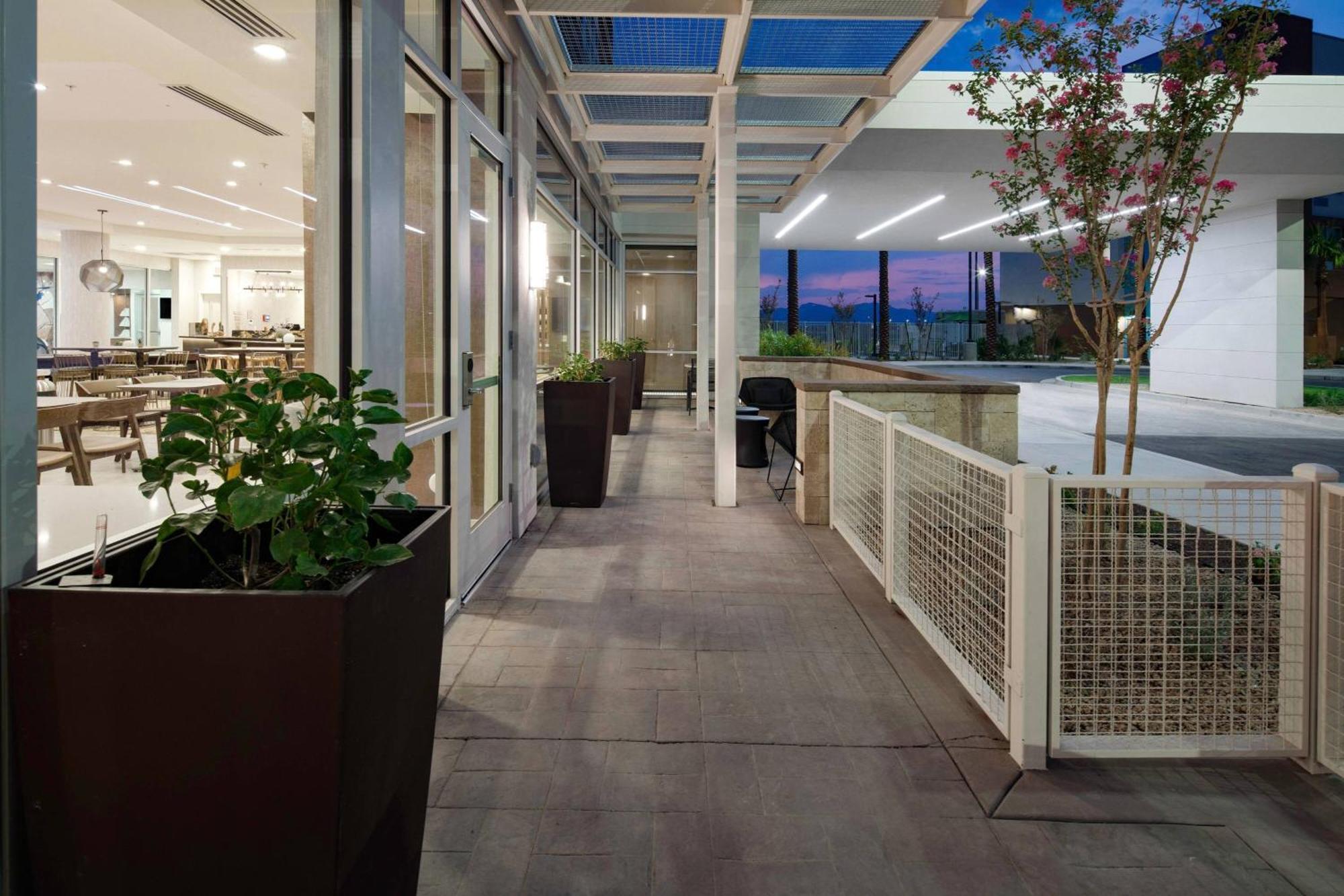 Hotel Springhill By Marriott Phoenix 3*