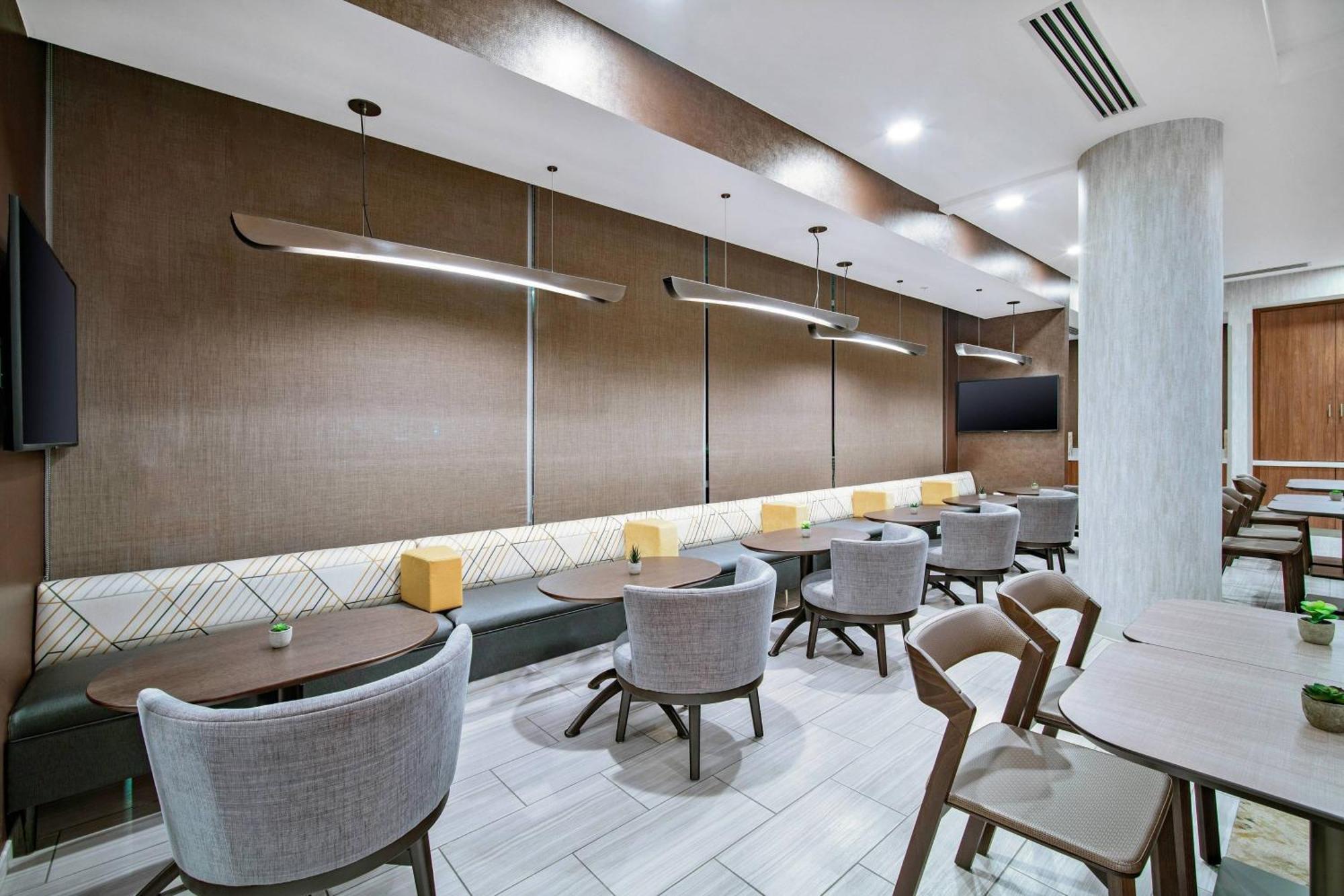 Hotel Springhill By Marriott Phoenix 3*